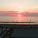 Beachroom בית הארחה